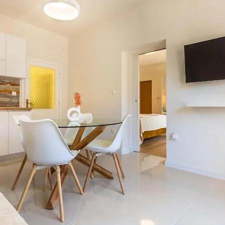 Tatijana Holiday Apartment *